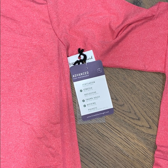 NWT Threads 4 Thought moisture wicking workout top - Picture 2 of 6